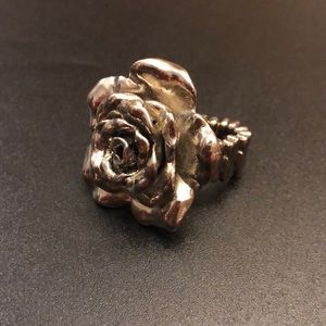 Stretchy silver rose ring